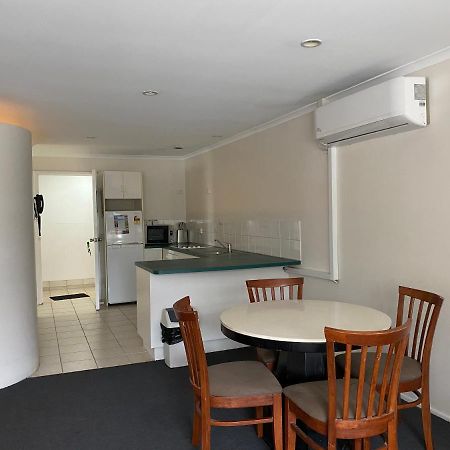 Cosmopolitan Motel & Serviced Apartments Rockhampton Exterior foto