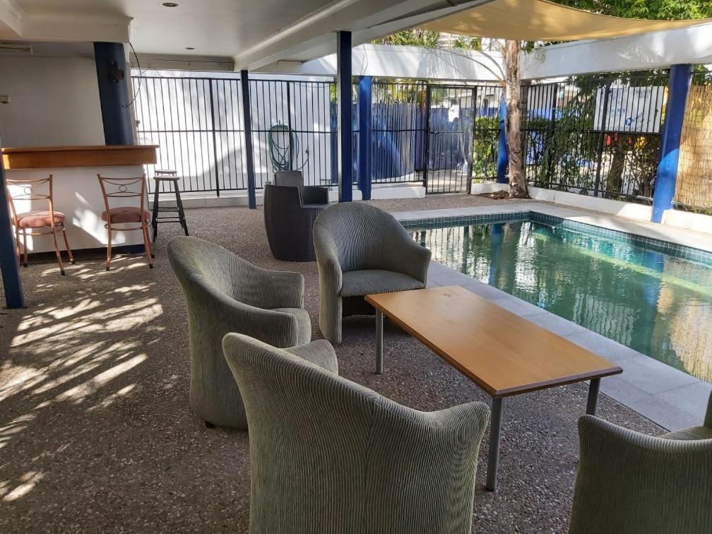 Cosmopolitan Motel & Serviced Apartments Rockhampton Exterior foto