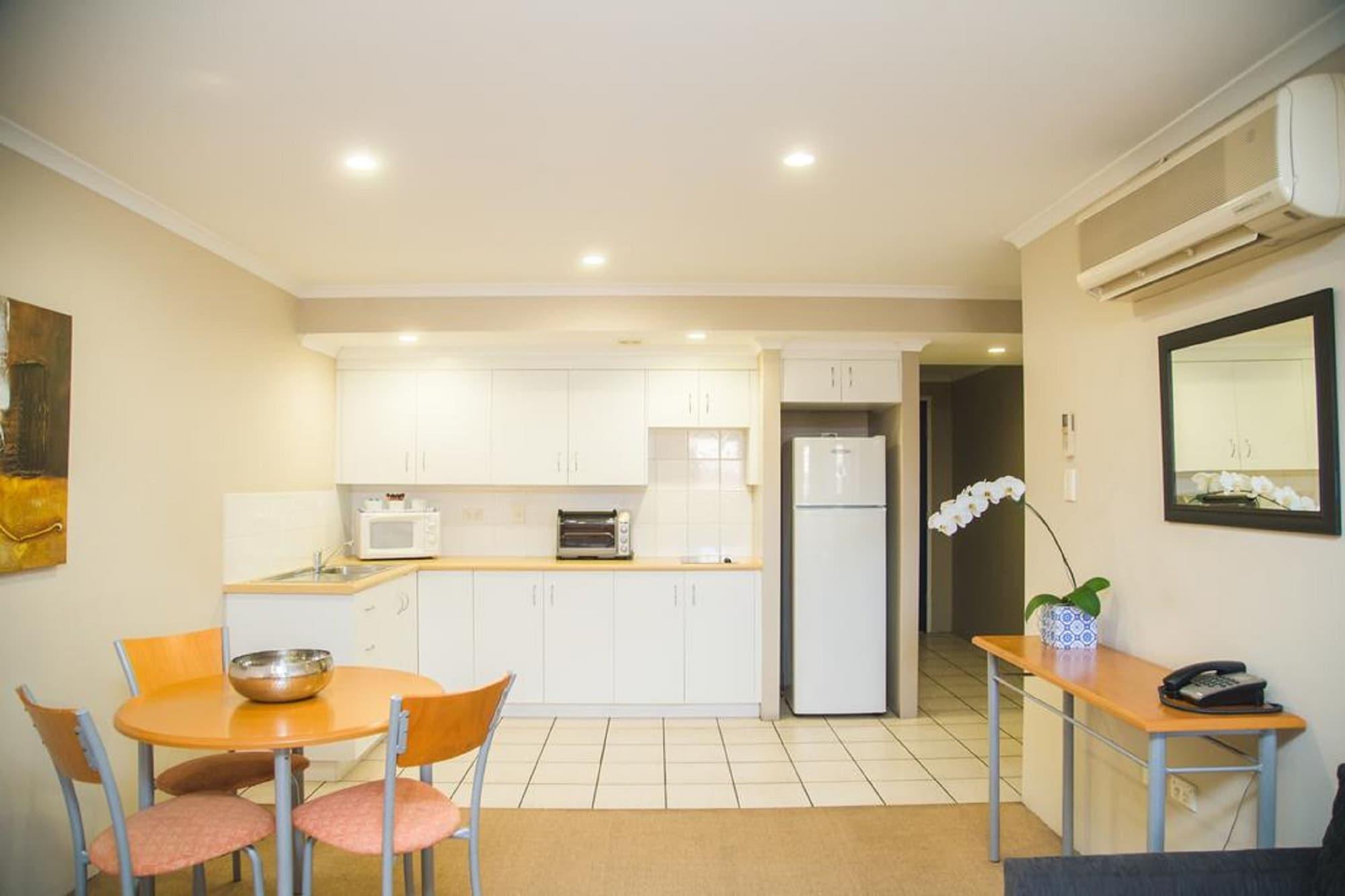 Cosmopolitan Motel & Serviced Apartments Rockhampton Exterior foto