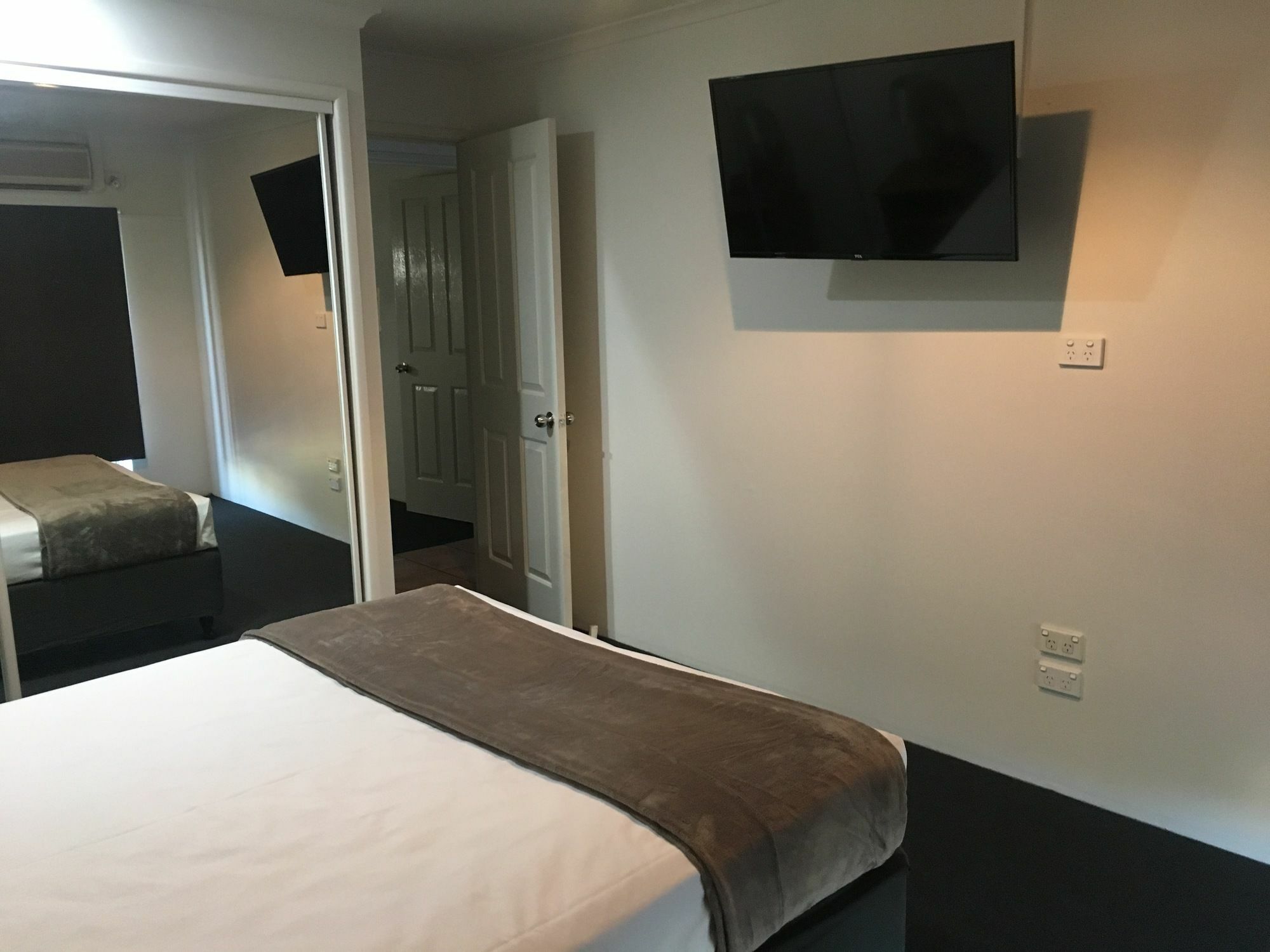 Cosmopolitan Motel & Serviced Apartments Rockhampton Exterior foto